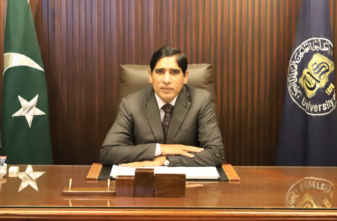 Prof. Dr. Tasawar Hayat (H.I., S.I., T.I.), Vice Chancellor